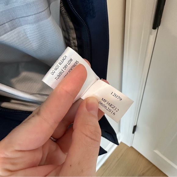 Peter Millar Water Resistant Windbreaker Rain Jacket Navy Crown Sport Small - Picture 9 of 16